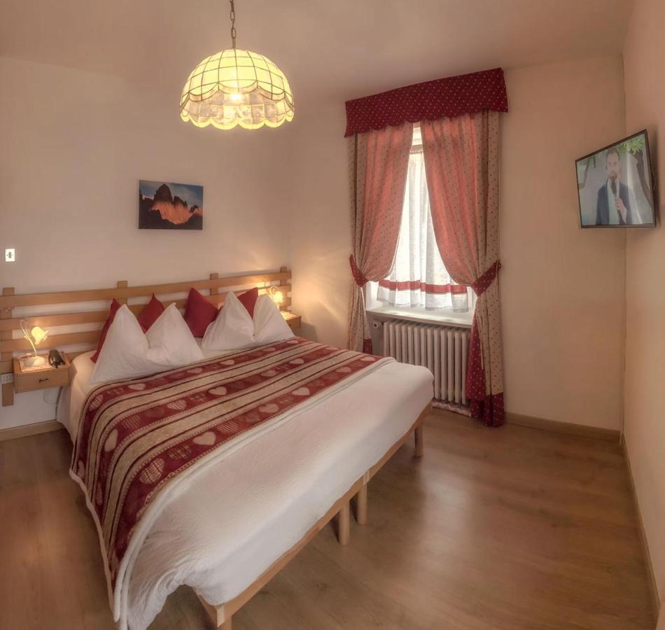 Hotel Garni Suisse San Martino Di Castrozza Exterior foto