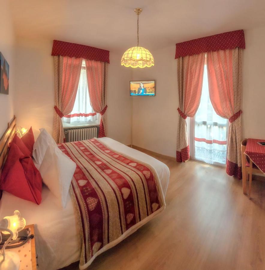Hotel Garni Suisse San Martino Di Castrozza Exterior foto