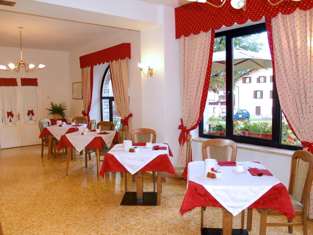 Hotel Garni Suisse San Martino Di Castrozza Exterior foto